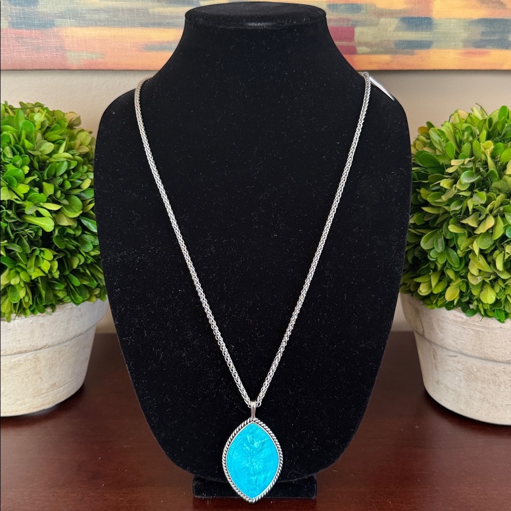 ELEGANT 🩶🩵SILVER AND BLUE🩵🩶 PENDANT NECKLACE FASHION JEWELRY 🌟NWT🌟